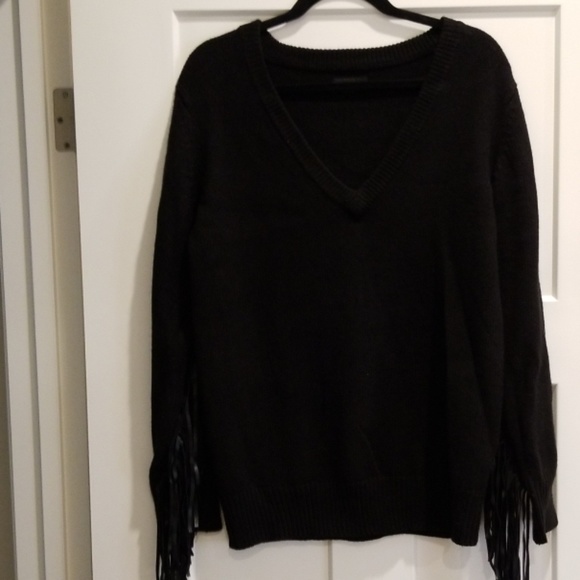 Sweater - Picture 1 of 4